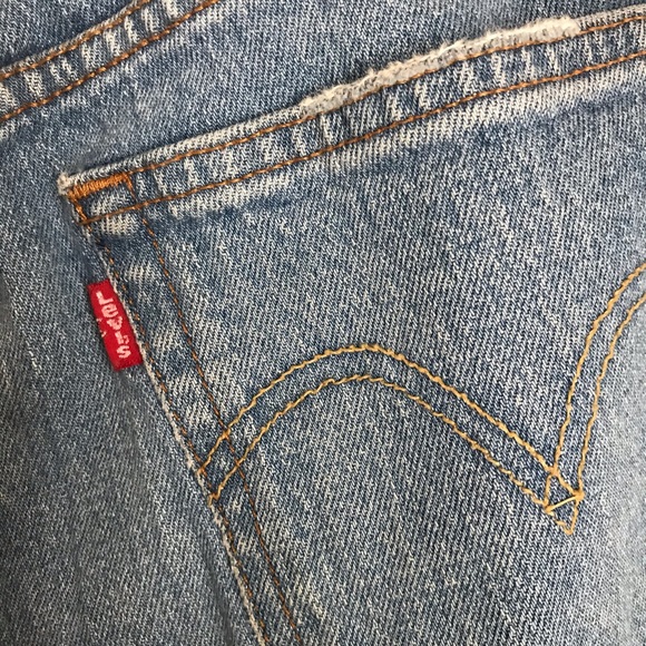 Levi’s 501 Button Fly Light Wash Jeans - Picture 12 of 14